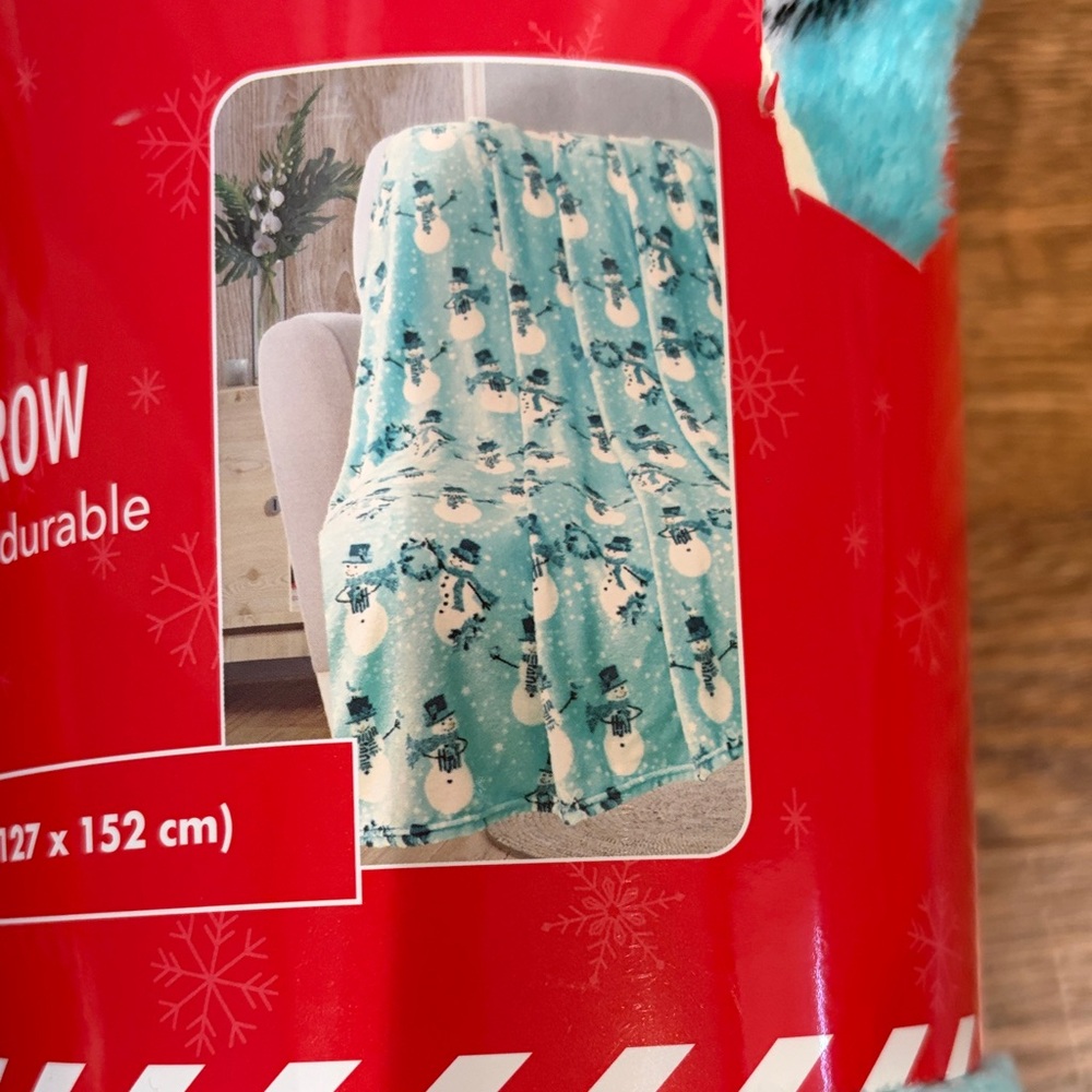 Red Plush Throw with Snowflakes - Picture 6 of 7